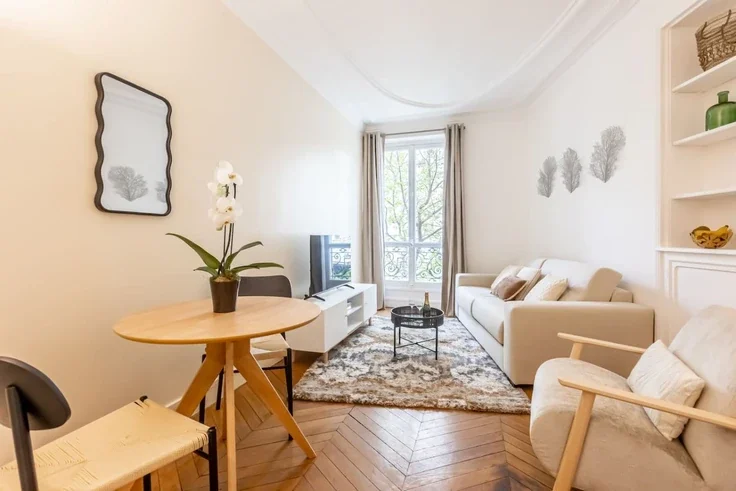 Flat Avenue de Wagram in Paris