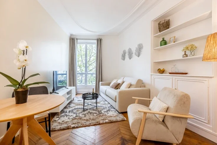Flat Avenue de Wagram in Paris