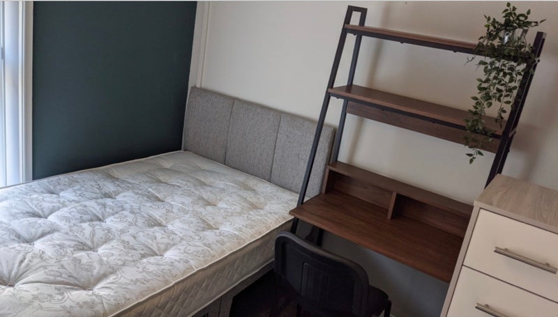 Room Fingland Road in Liverpool