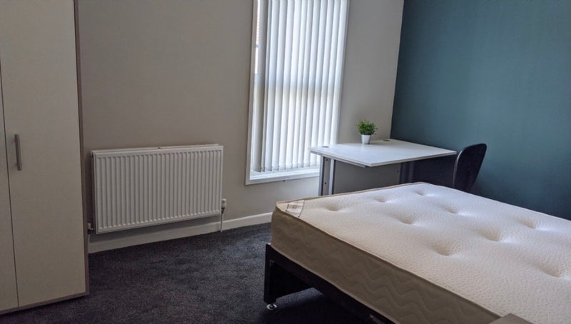 Room Fingland Road in Liverpool