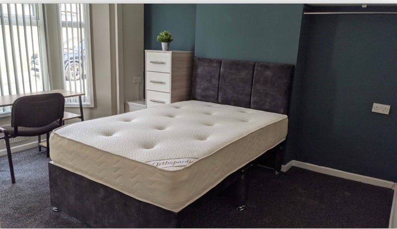 Room Fingland Road in Liverpool