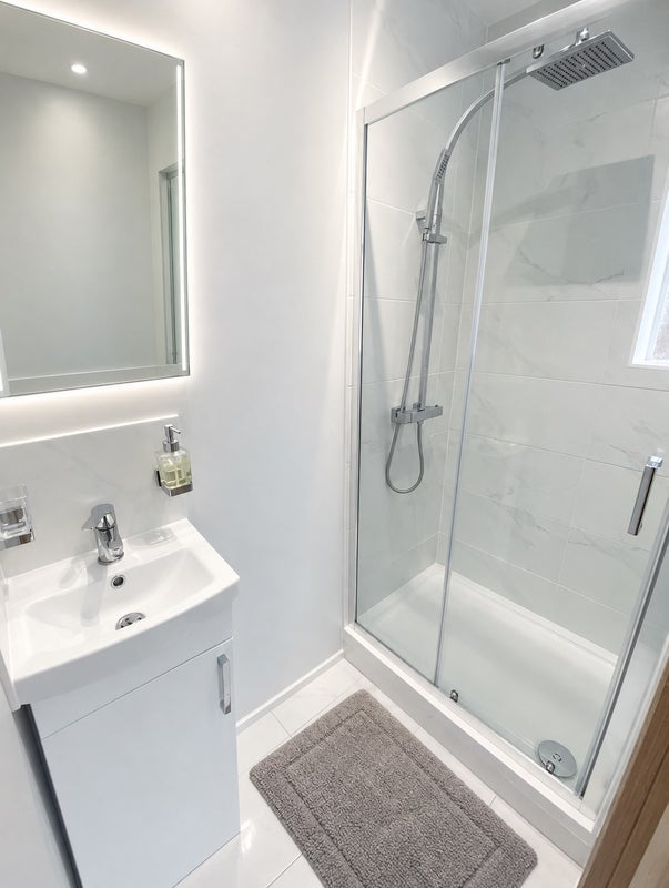 Room Mayeswood Road in Greater London