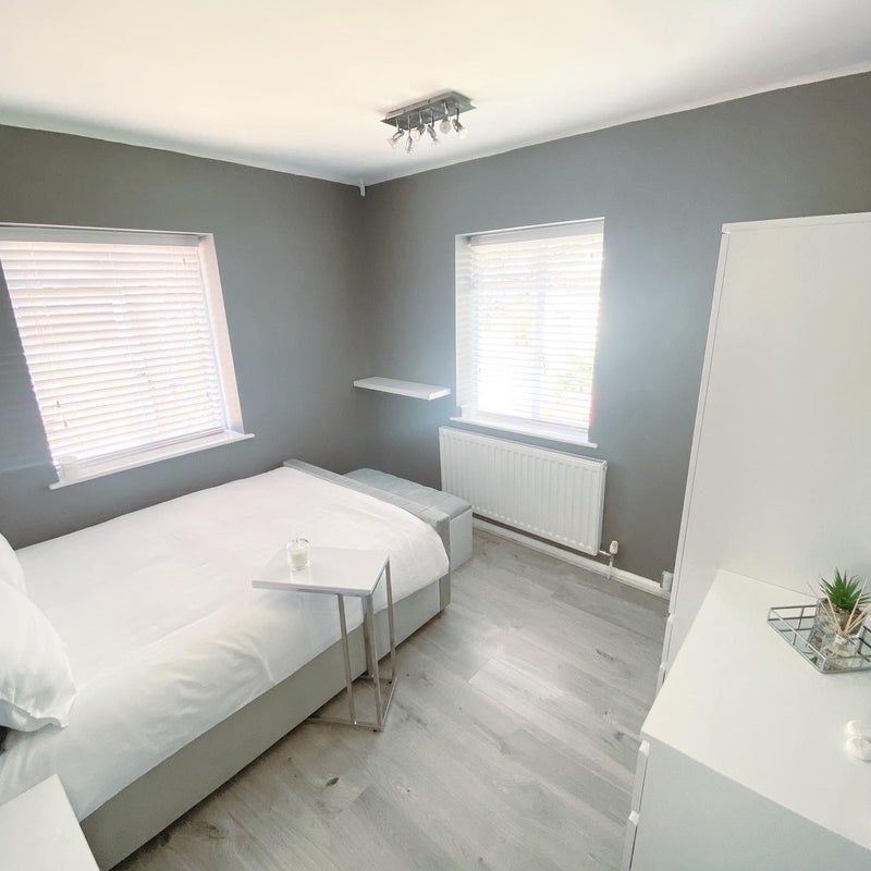 Room Mayeswood Road in Greater London
