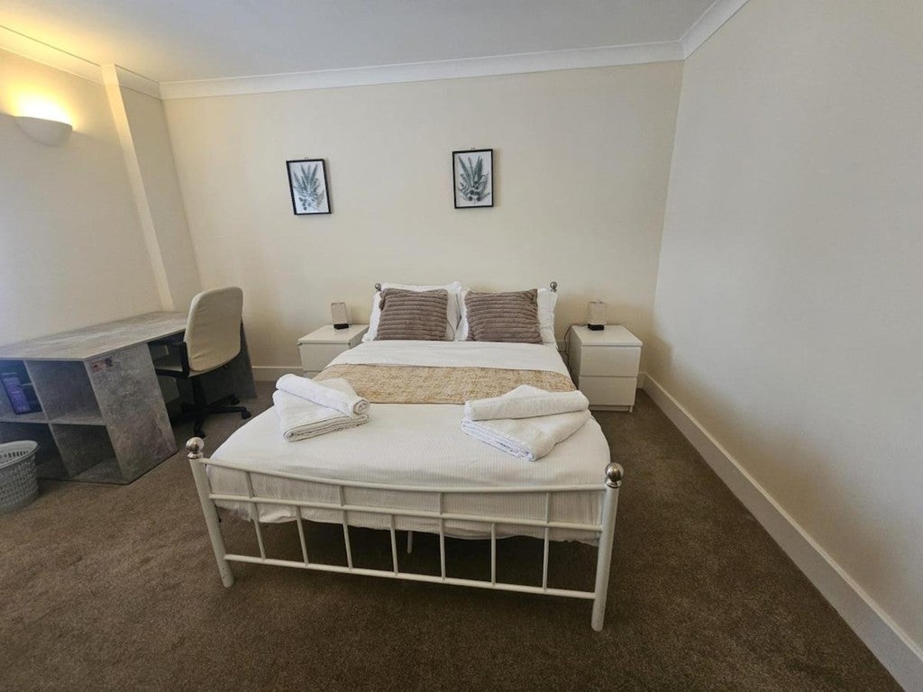 Flat Davenant Street in Greater London