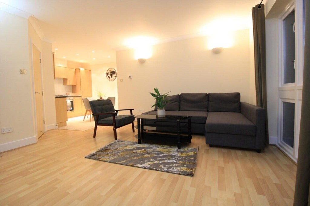 Flat Davenant Street in Greater London