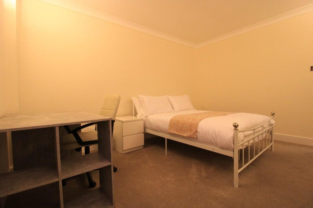 Flat Davenant Street in Greater London