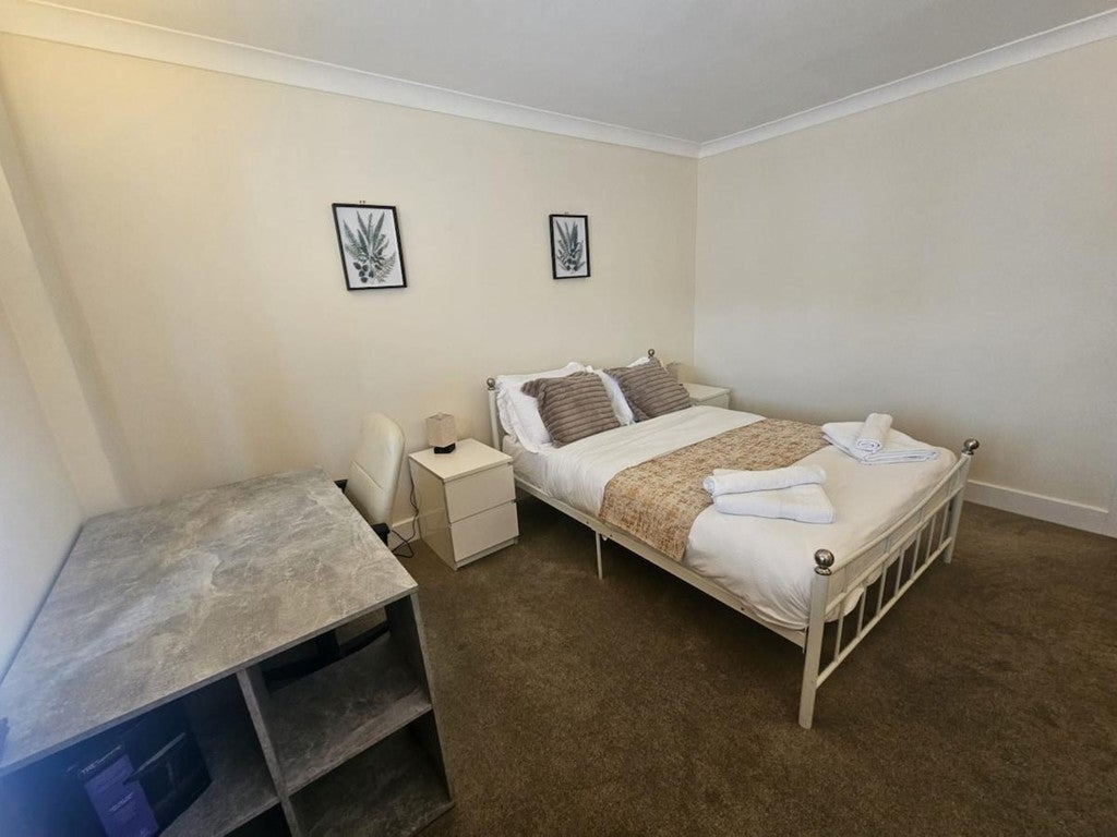 Flat Davenant Street in Greater London