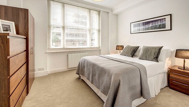 Flat Hill Street in City of Westminster