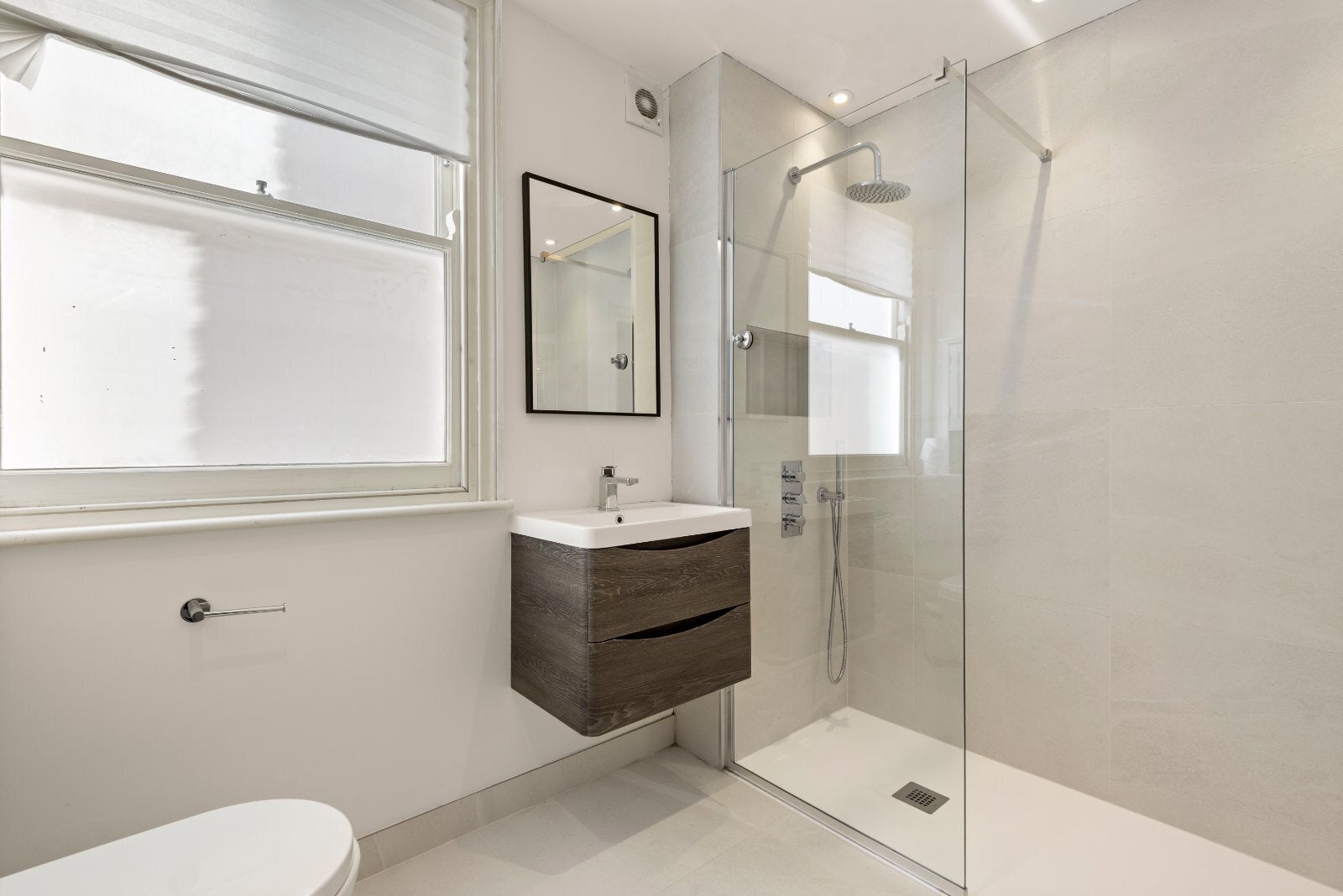 House Saint Maur Road in Greater London