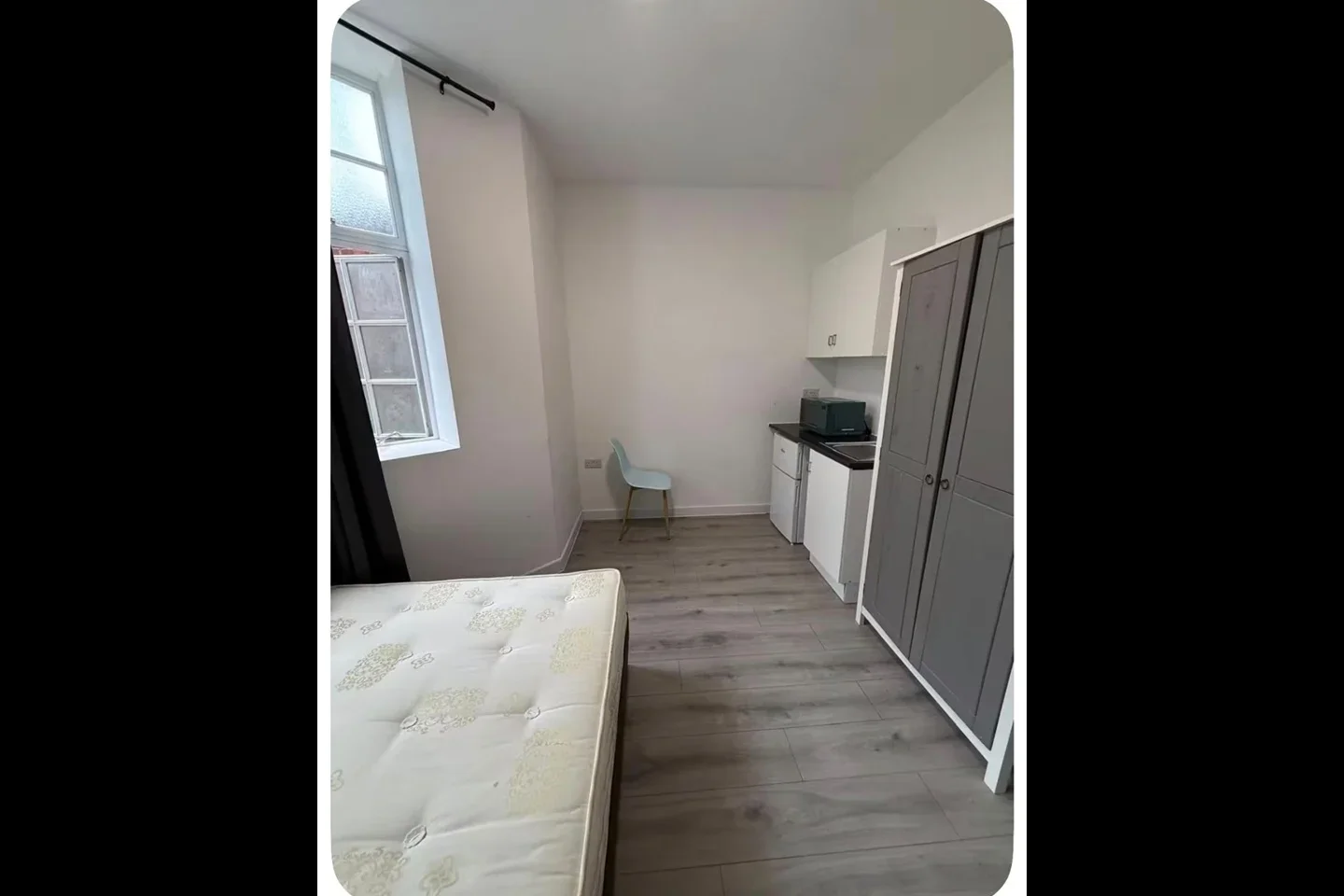 Flat Whitchurch Lane in Greater London