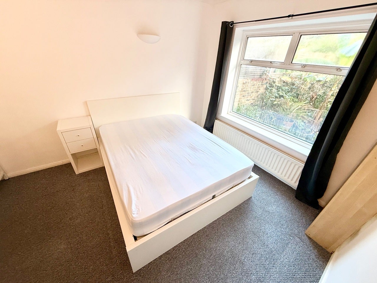 Room Mount Park Crescent in Greater London