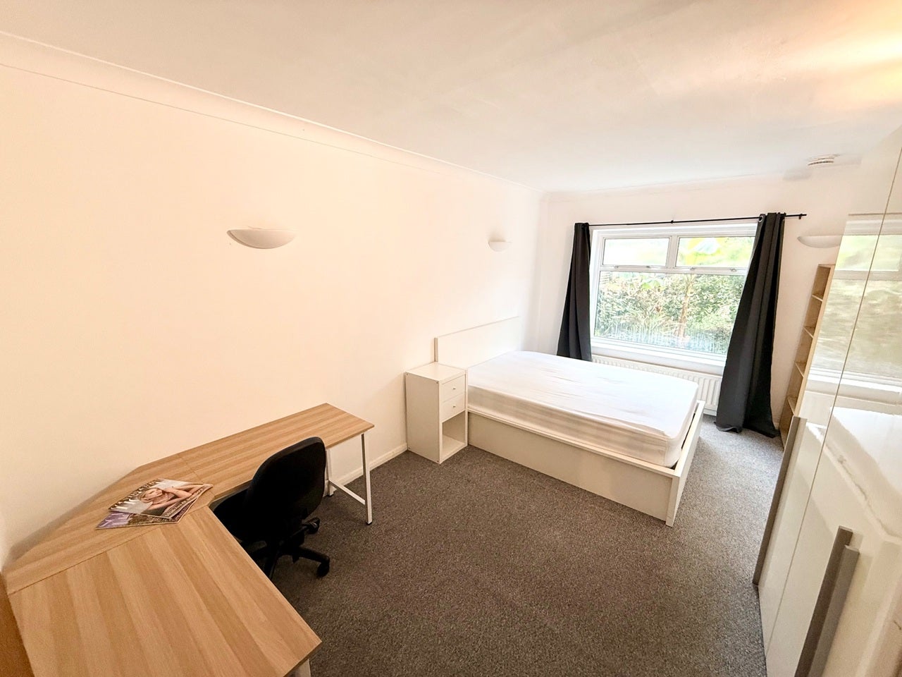Room Mount Park Crescent in Greater London