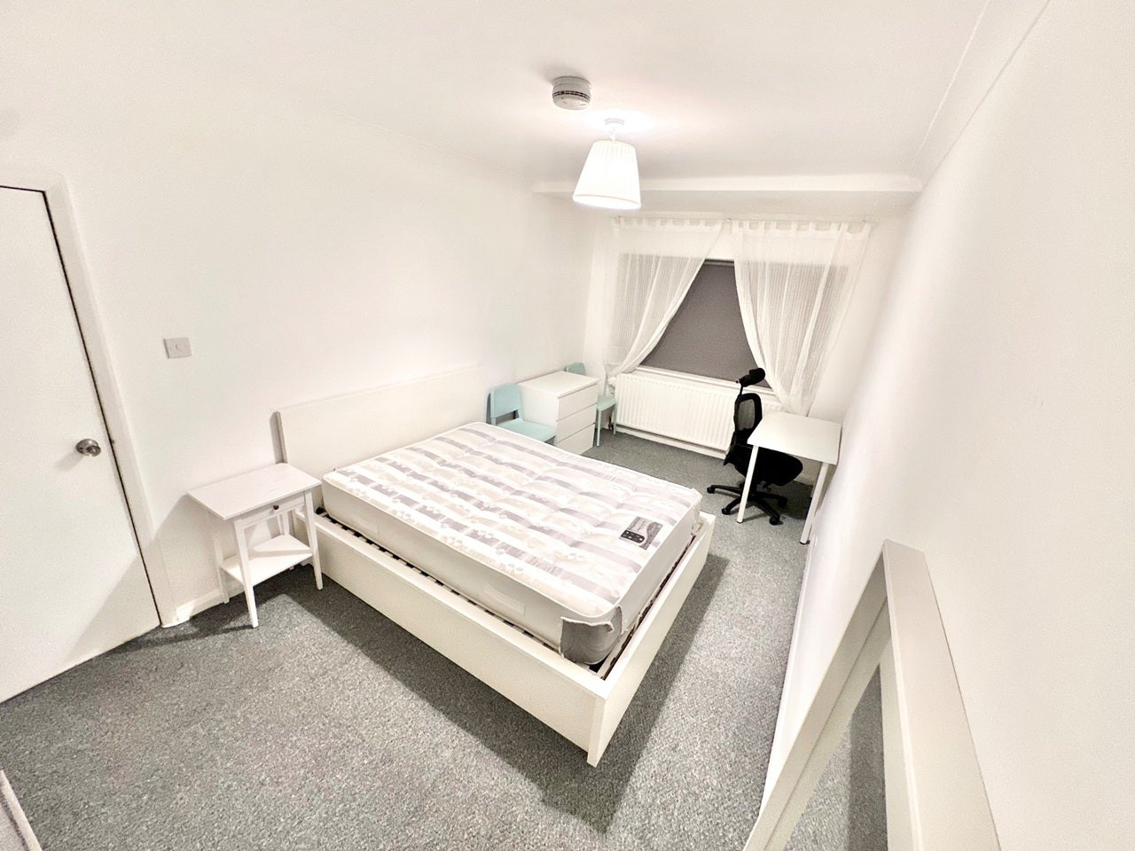 Room Mount Park Crescent in Greater London