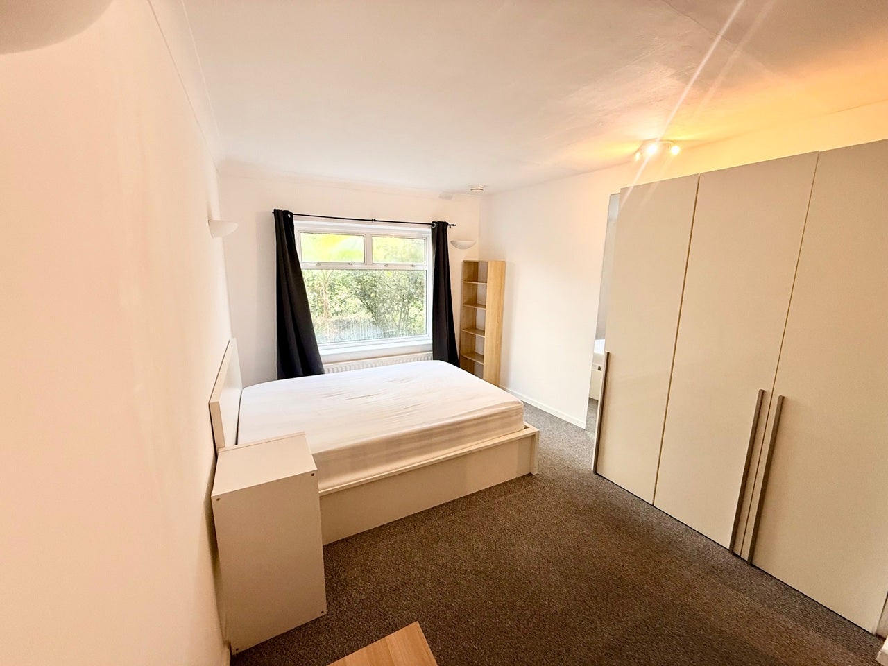 Room Mount Park Crescent in Greater London
