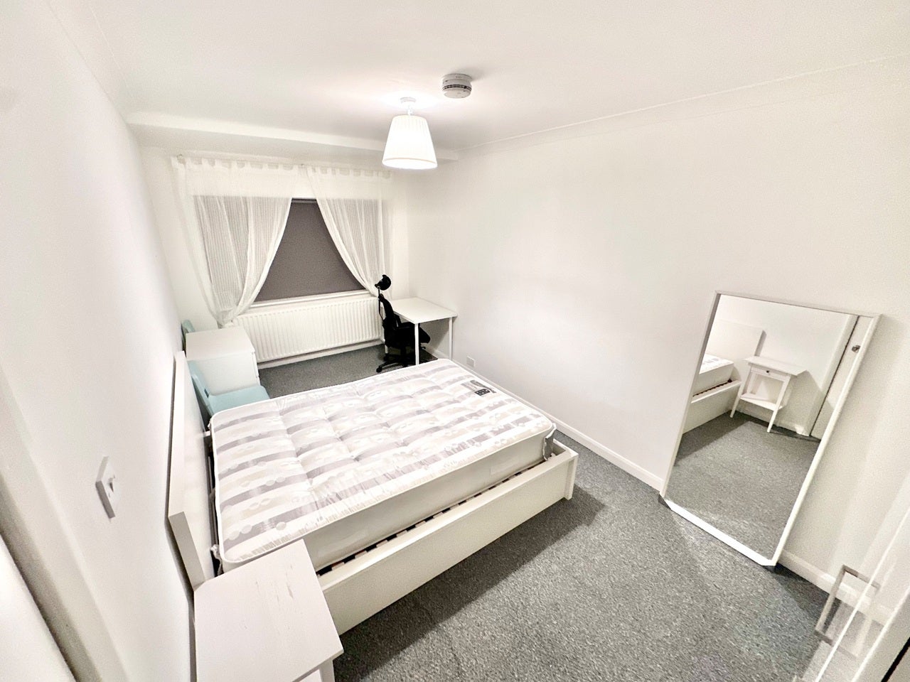 Room Mount Park Crescent in Greater London