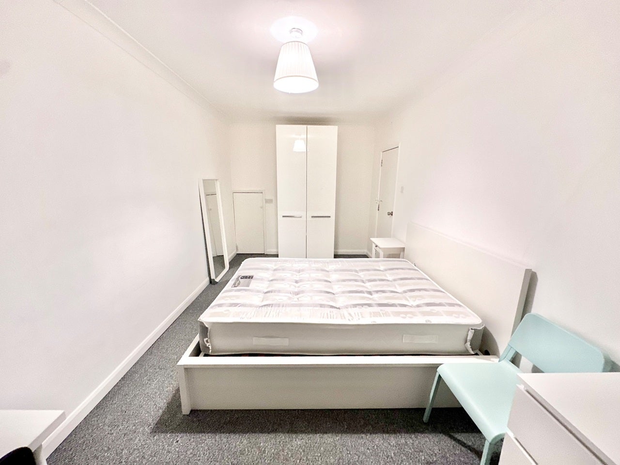 Room Mount Park Crescent in Greater London