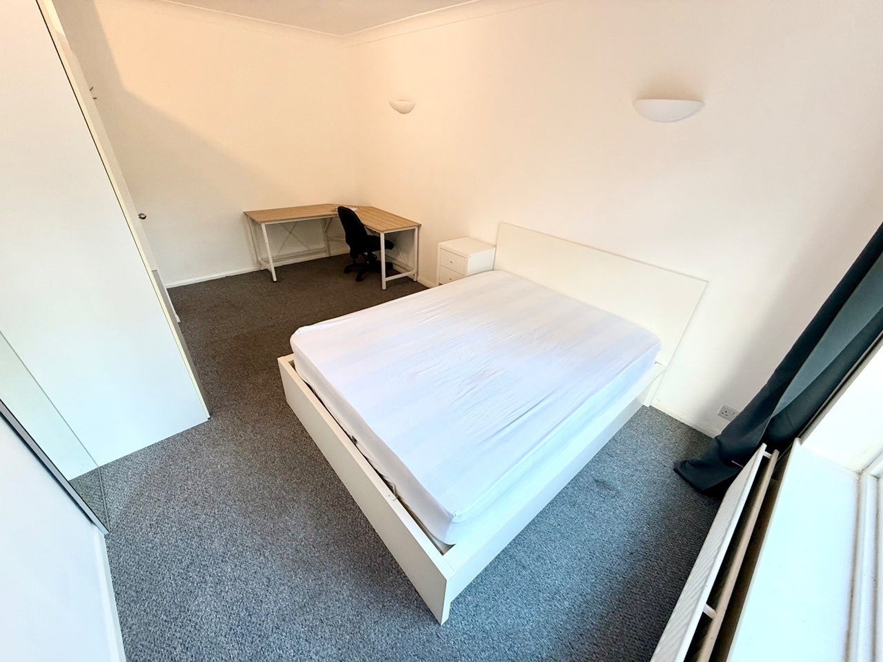 Room Mount Park Crescent in Greater London