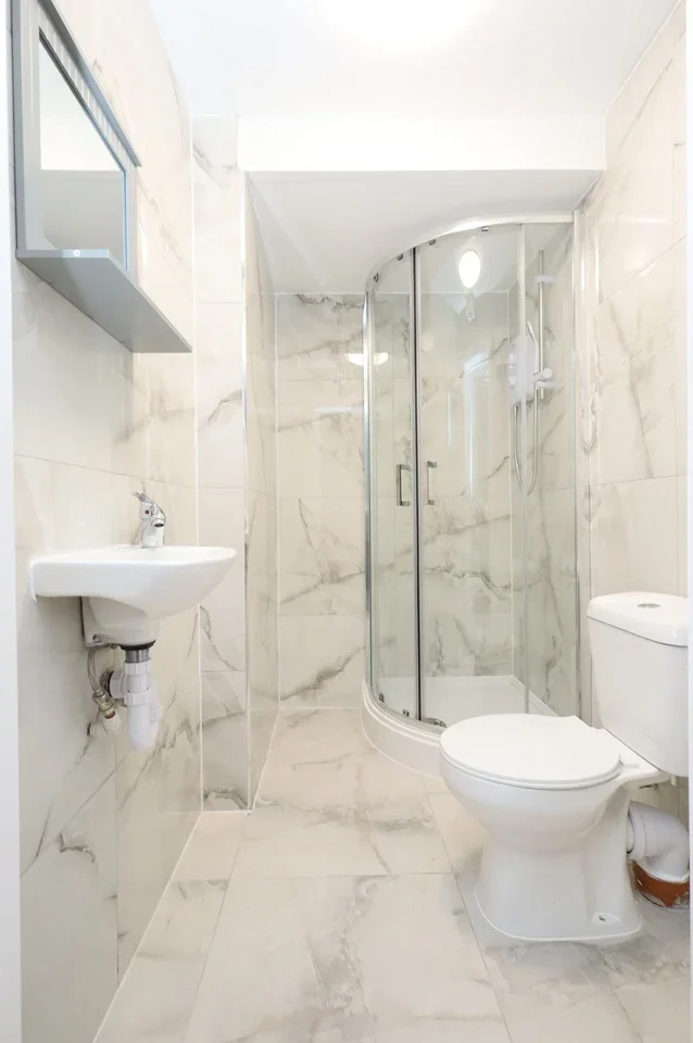 Flat Cordingley Road in Greater London