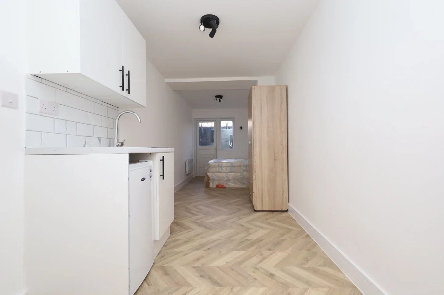 Flat Cordingley Road in Greater London