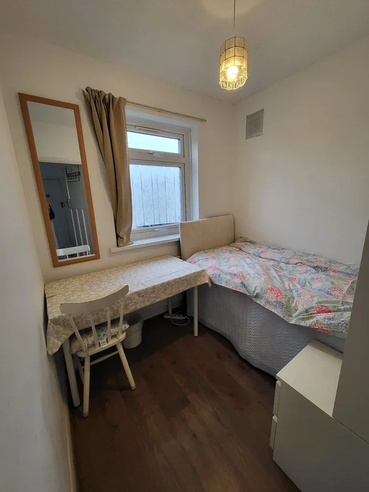 Room Wilverley Crescent in Greater London