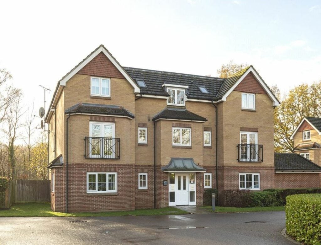 Flat St Dominic Close in Rushmoor