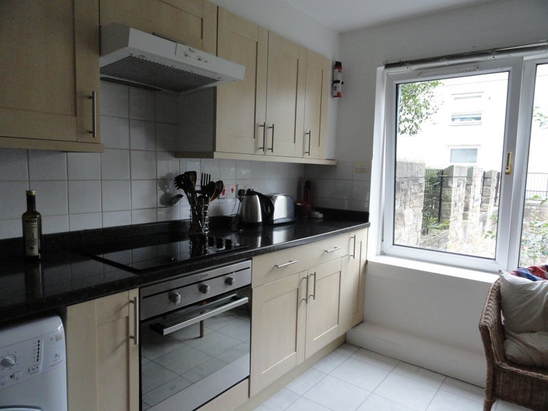 Room Dumbiedykes Road in City of Edinburgh