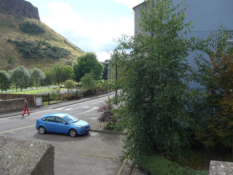 Room Dumbiedykes Road in City of Edinburgh