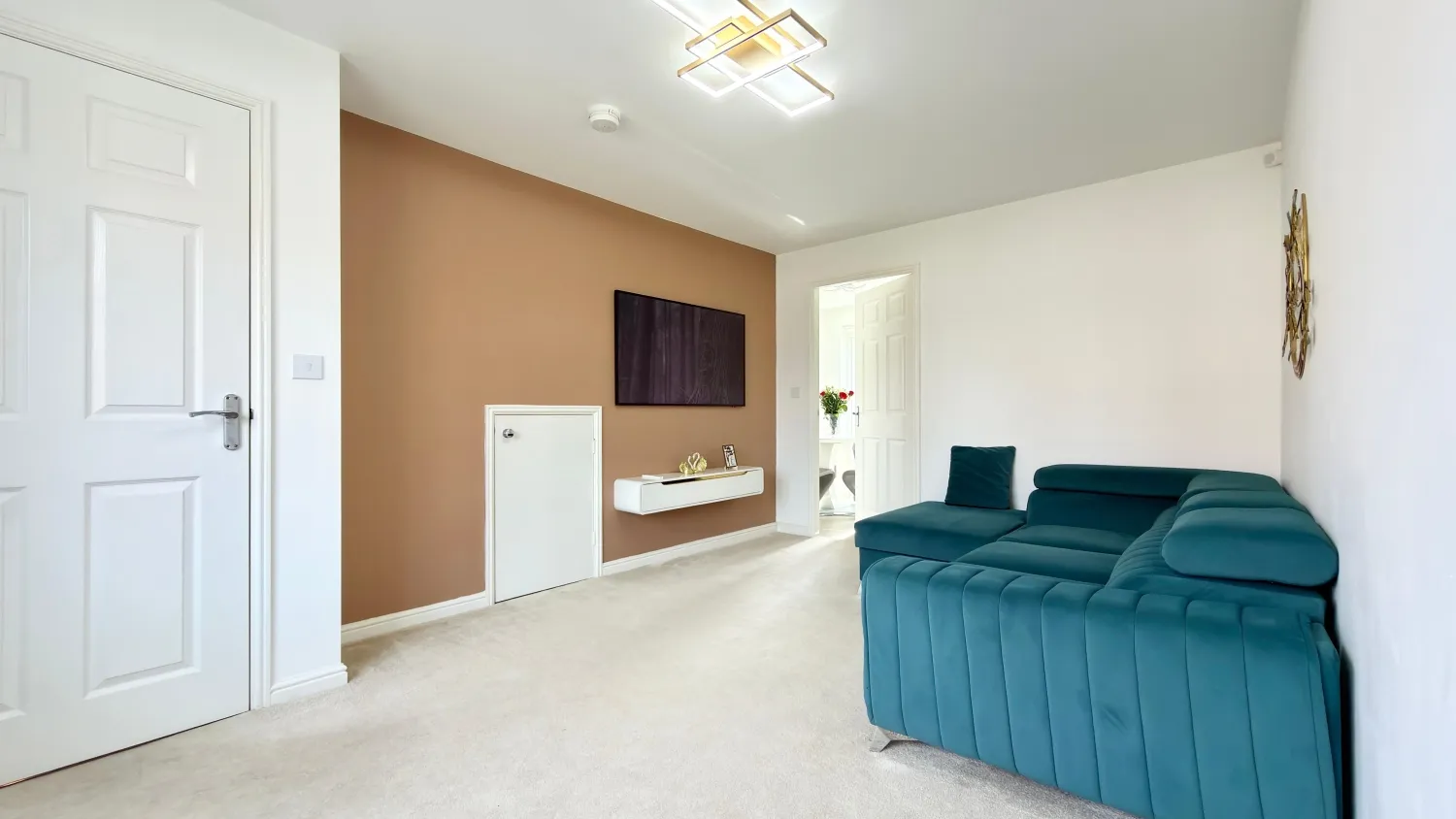House Valentine Close in Witham Town