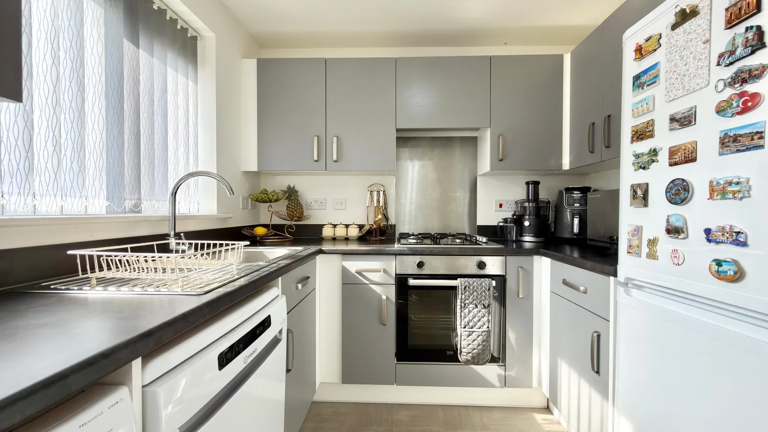 House Valentine Close in Witham Town