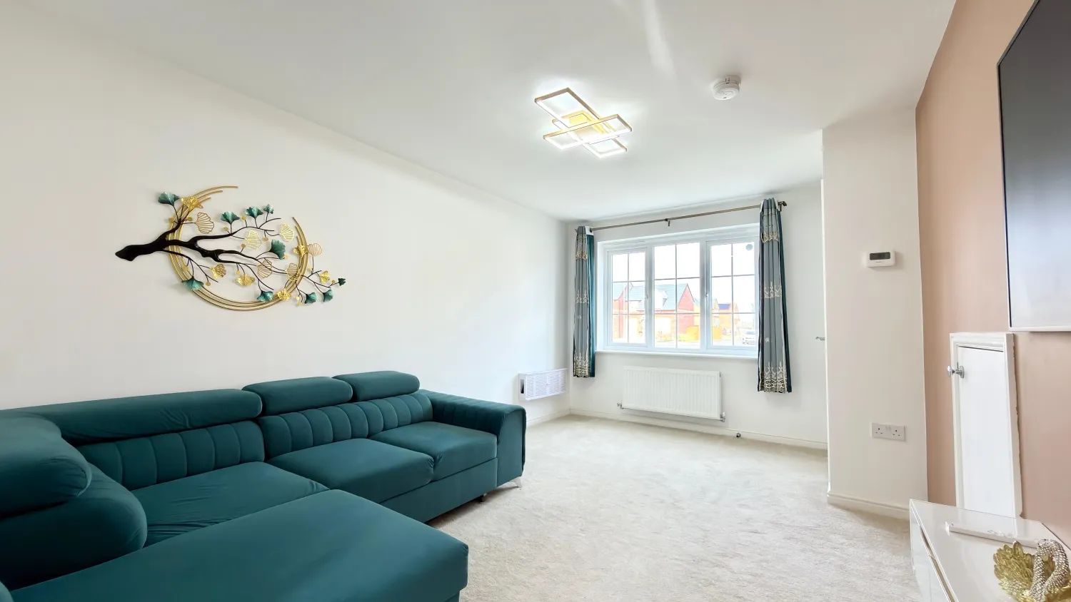 House Valentine Close in Witham Town