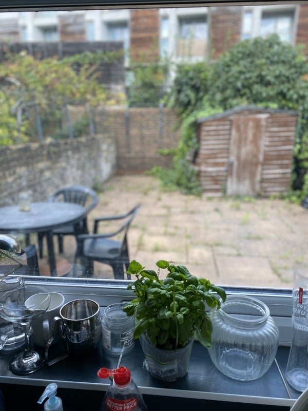 Room Mellish Street in Greater London