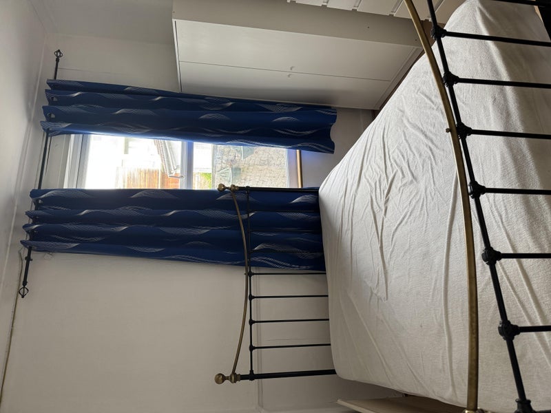Room Mellish Street in Greater London