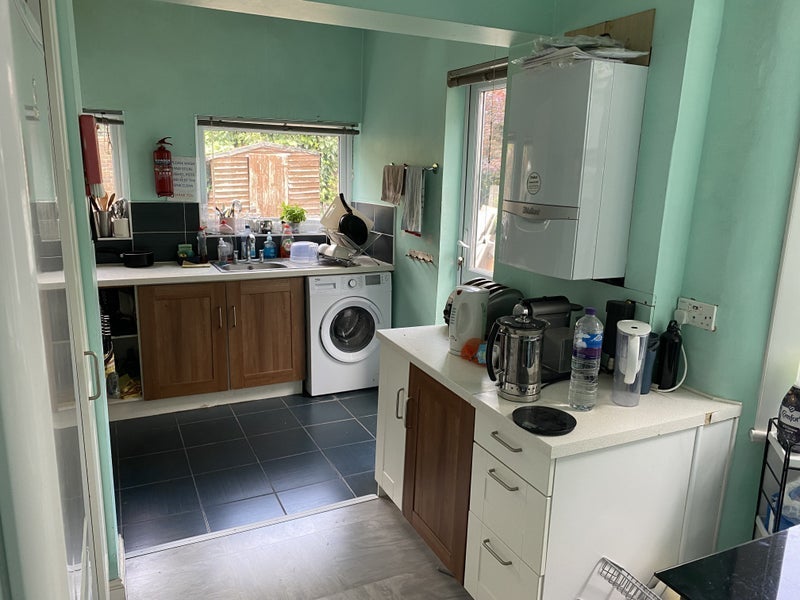 Room Mellish Street in Greater London
