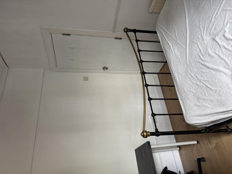 Room Mellish Street in Greater London