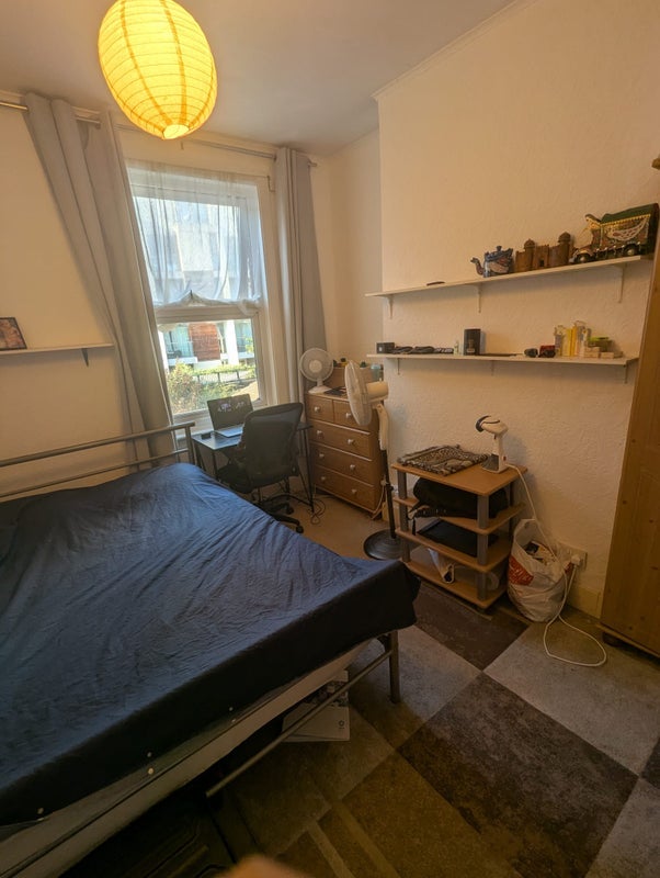 Room Mellish Street in Greater London