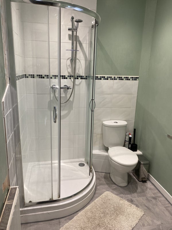 Room Mellish Street in Greater London