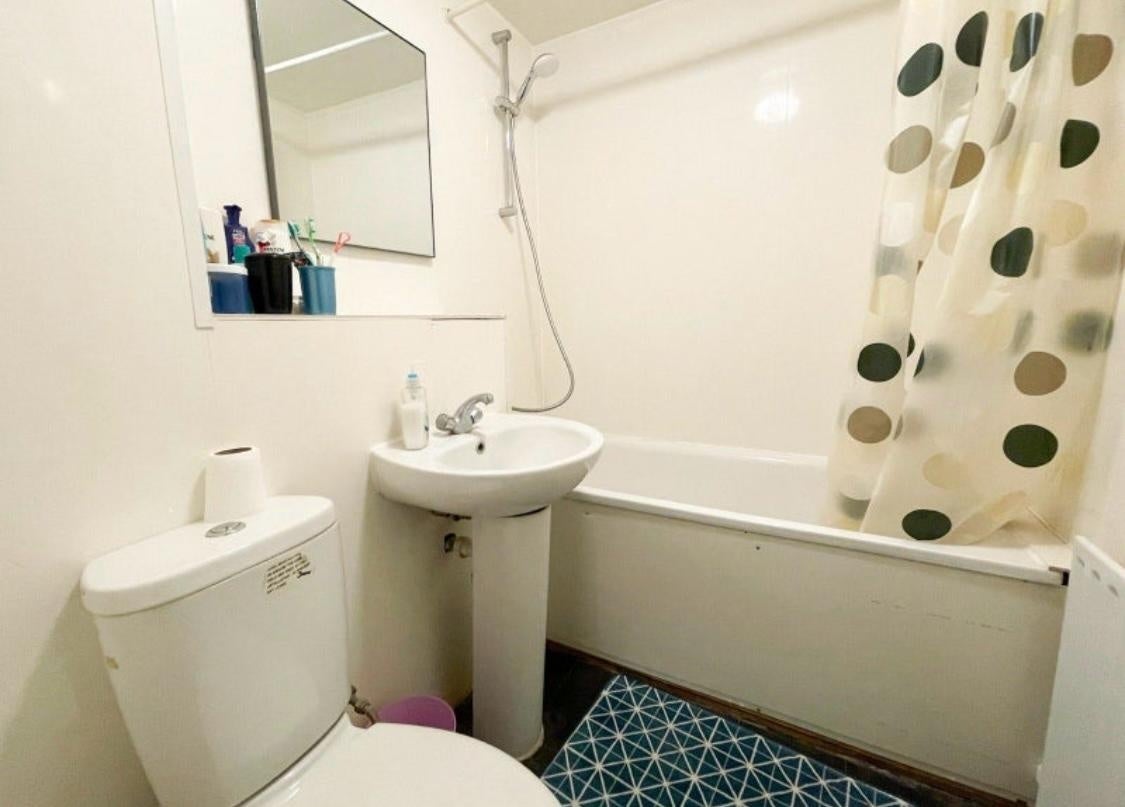 Room St. Clement Close in Greater London