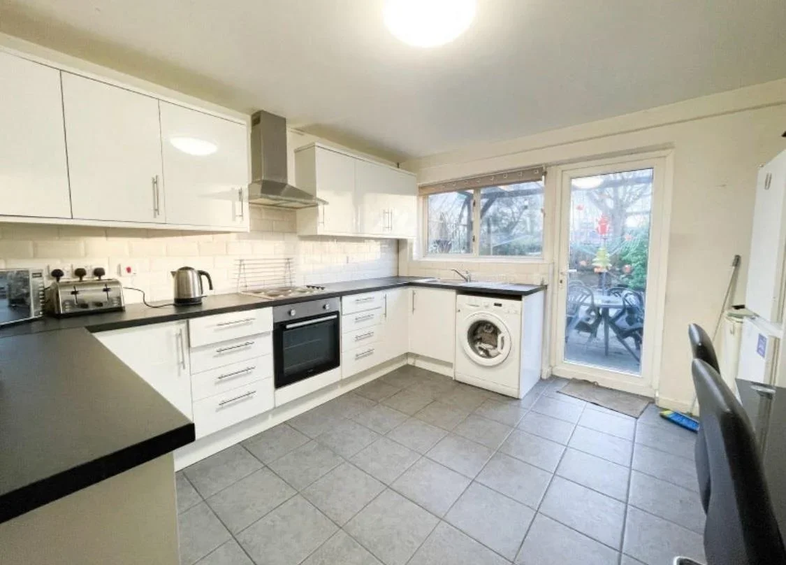 Room St. Clement Close in Greater London