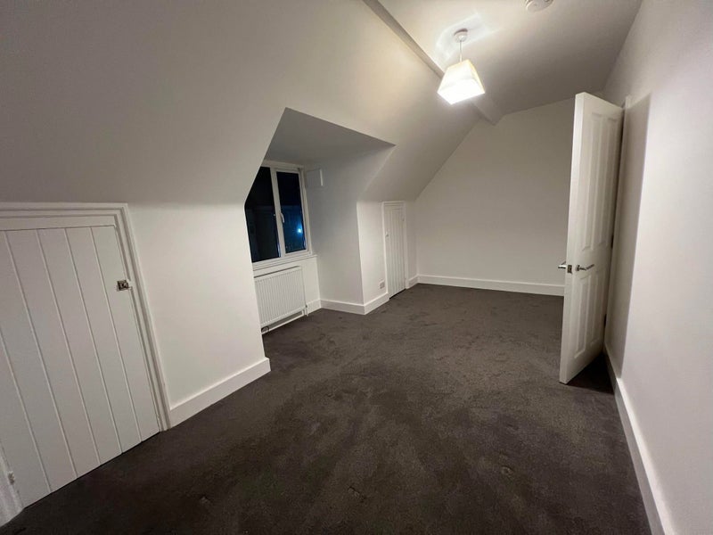 Room High Street in Greater London