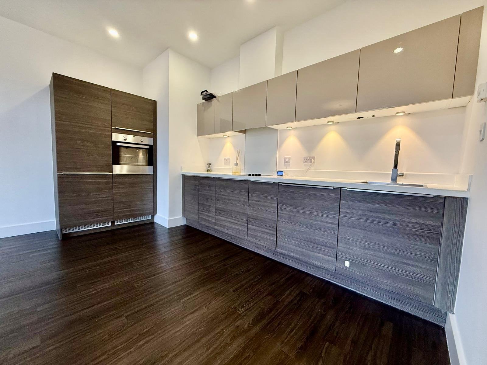 Flat Dawsons Square in Leeds