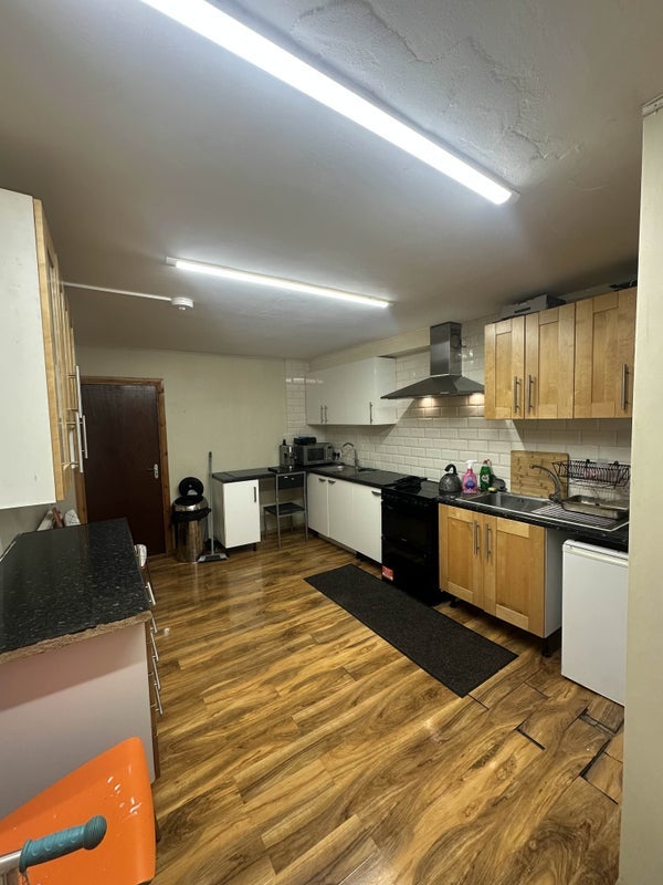 Room Lemsford Close in Greater London