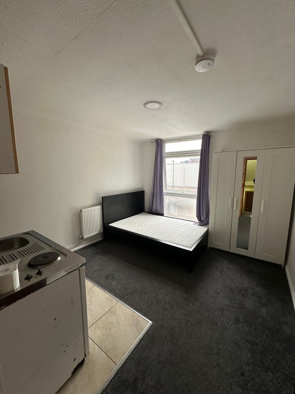 Room Lemsford Close in Greater London