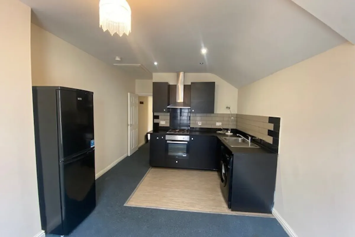 Flat Claude Place in Cardiff