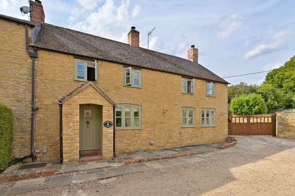 House Chapel Lane in West Oxfordshire