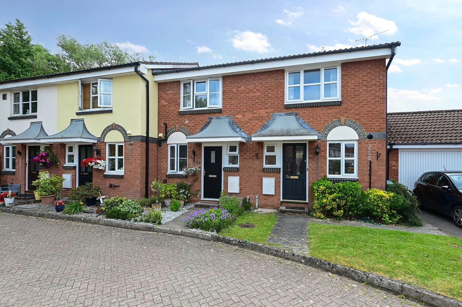House Rose Gardens in Rushmoor