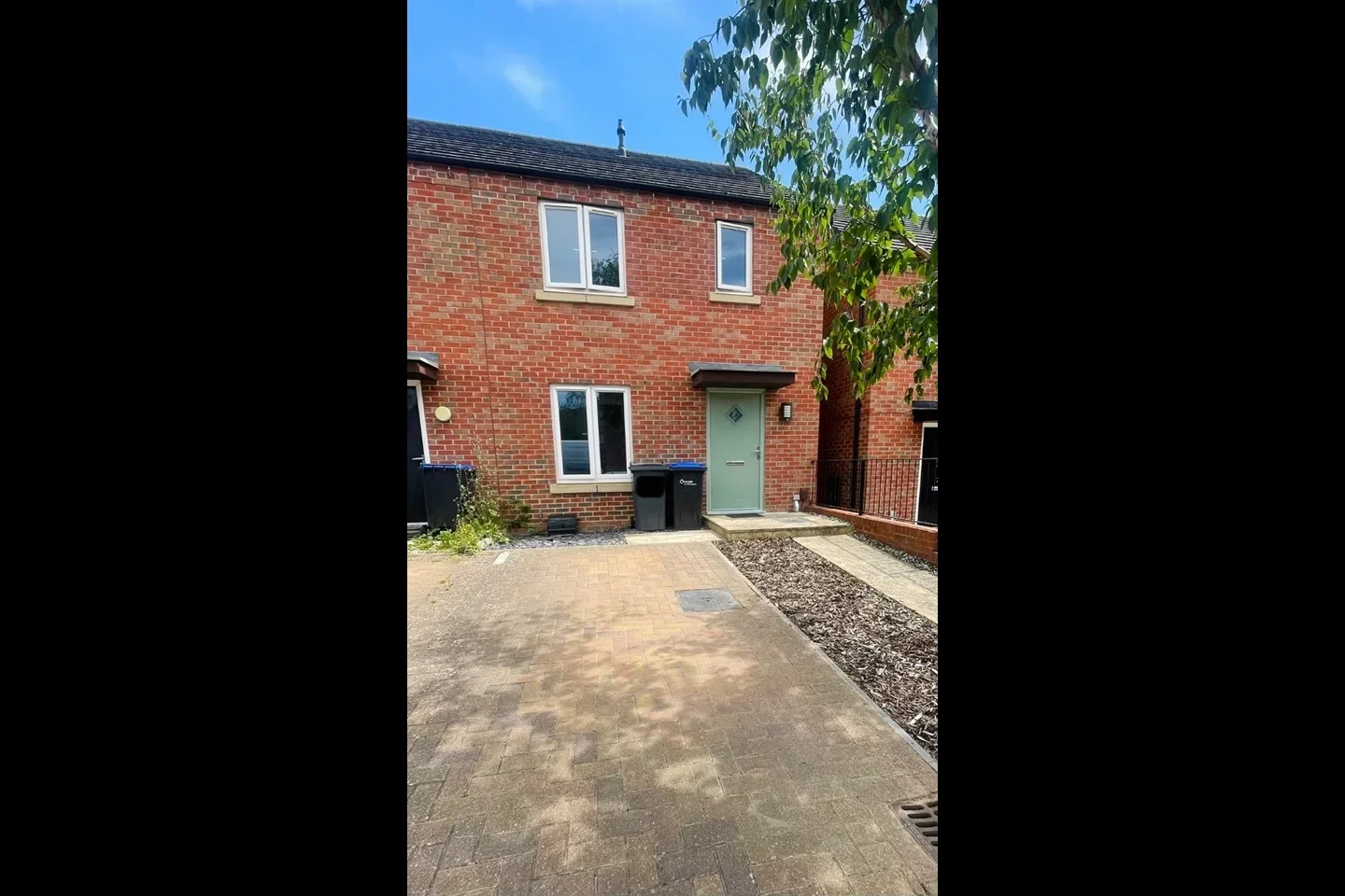 House Hever Close in Upton