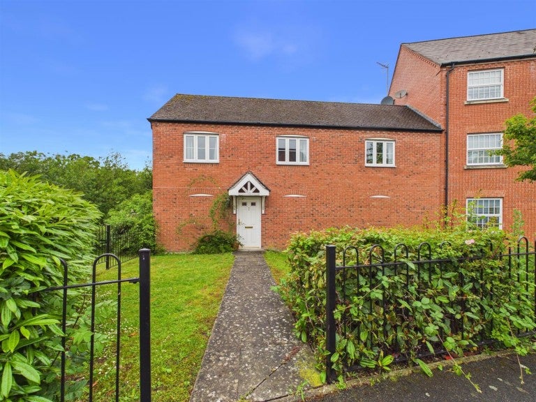 House St Peters Way in Stratford-on-Avon