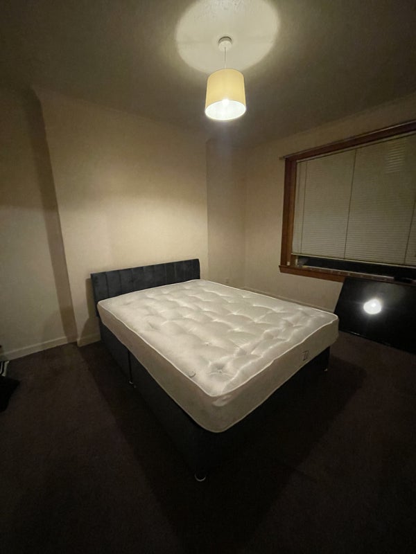 Room Maybole Street in Glasgow