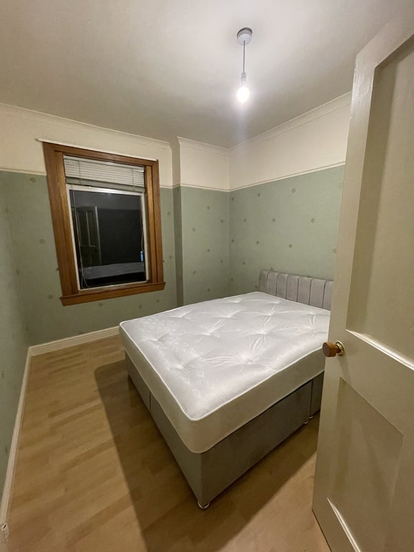 Room Maybole Street in Glasgow