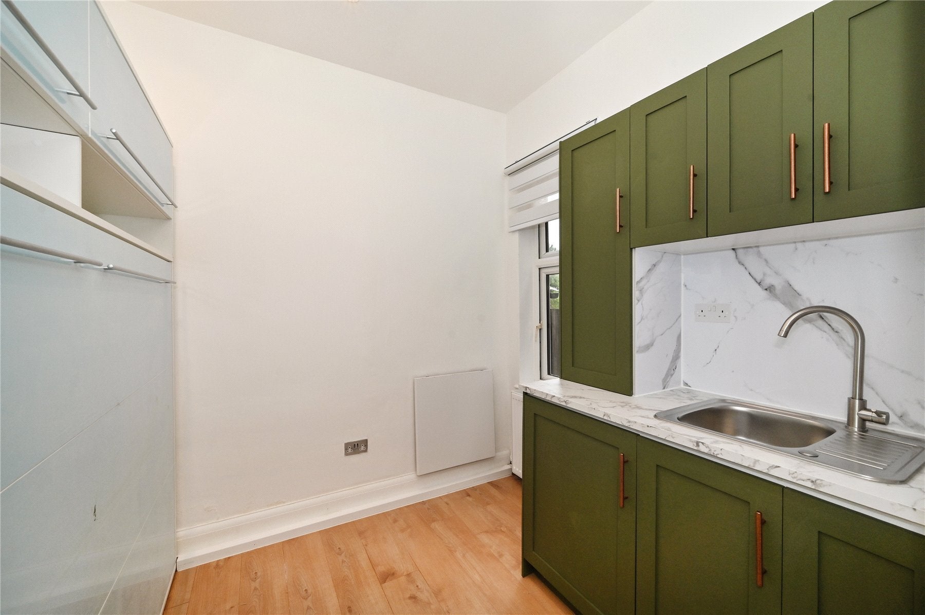 Flat Etchingham Park Road in Greater London